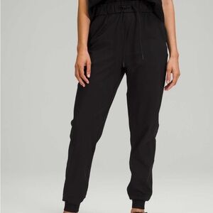 Lululemon Stretch High-Rise Jogger
Black